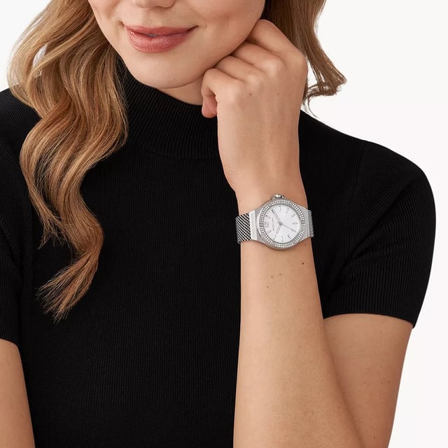 Sku: MK7337Case Size: 37 mmMovement: Quartz Three-HandPlatform: LENNOXStrap Material: Stainless SteelStrap Colour: SilverCase Water Resistance: 5 ATMCase Material: Stainless SteelCase Colour: SilverDial Colour: WhiteStrap Width: 20 mmClosure: Safety Mesh BuckleCrystal Type: Mineral
