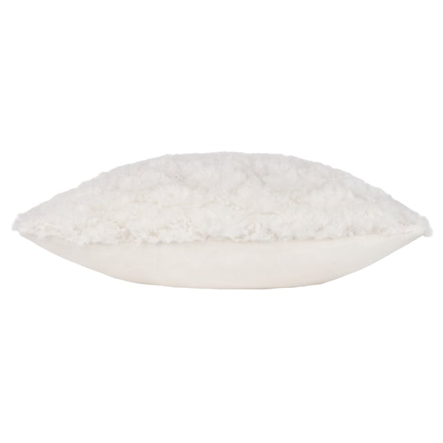 Give your room a bold boost. From dreamy cream for a neutral look to shocking shades that bring the drama, look no further. The Fluff Ball cushion is made from ridiculously soft faux fur statement fabric and is finished with a complementing velvet reverse. Perfect for those who love an injection of colour.