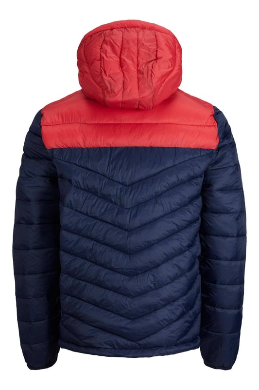 Eine tolle Steppjacke für Herren von der Marke JACK & JONES. Sehr angenehm zu tragen, bequem, warm und sportlich geschnitten zugleich. Kann mit vielen Kleidungsstücken kombiniert werden. Der hohe Kragen und die Kapuze halten den Wind von den Ohren und dem Hals fern. Zwei Seitentaschen bieten Platz für Habseligkeiten.