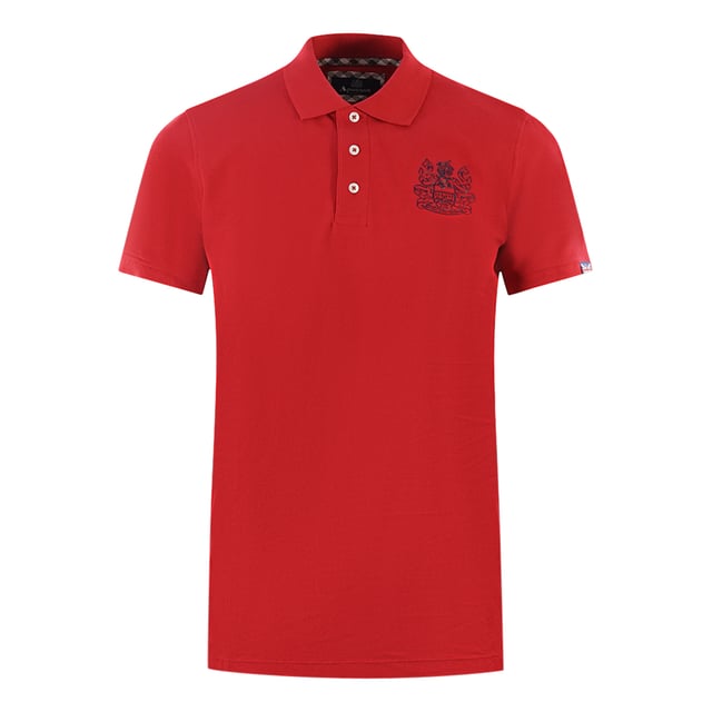 Aquascutum röd polotröja med märkesärm. Upplev Aquascutums sofistikerade varumärke med denna klassiska röda polotröja, med en subtilt broderad varumärkeslogotyp. Känn kvalitetshantverket i detta tidlösa plagg, som erbjuder stil och komfort för alla tillfällen. Lägg till lite elegans i din garderob idag! Broderat märke på vänster bröst, Aquascutum London Classic Red Polo Shirt. 100% bomull, Vanlig passform, Passar perfekt i storlek, Knappstängning, Union Jack Logo. Rutig detalj under knappstängningen, kortärmad, krage i halsen. Stilkod: P00423 52