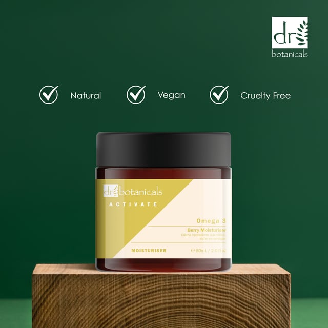 Dr Botanicals Activate Omega 3 Berry Moisturiser es un producto de belleza limpio que apuesta por ingredientes orgánicos y naturales. Con su mezcla de aceite de semilla de fresa y aceite de espino amarillo, esta fórmula tiene como objetivo hidratar y nutrir la piel, promoviendo un cutis sano y radiante.