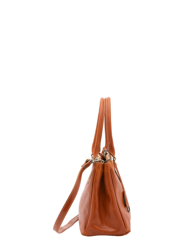 Crossbodytas voor dames met magneetsluiting. één met binnenzakken met ritssluiting. twee met externe zakken met ritssluiting. afneembare lederen schouderband. met leren handvat. een binnencompartiment.  extern materiaal. gevoerd met katoenen binnenkant. Afmetingen: 35x23x16 cm. Gemaakt in Italië