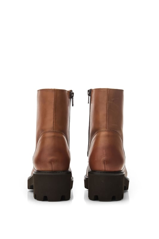 Add Aristea to your boot collection. Featuring a chunky cleated sole to add height and grip, fusing fashion with function for the ultimate wear. The faux fur lining and soft leather sock ensures the boot feels as good as it looks.