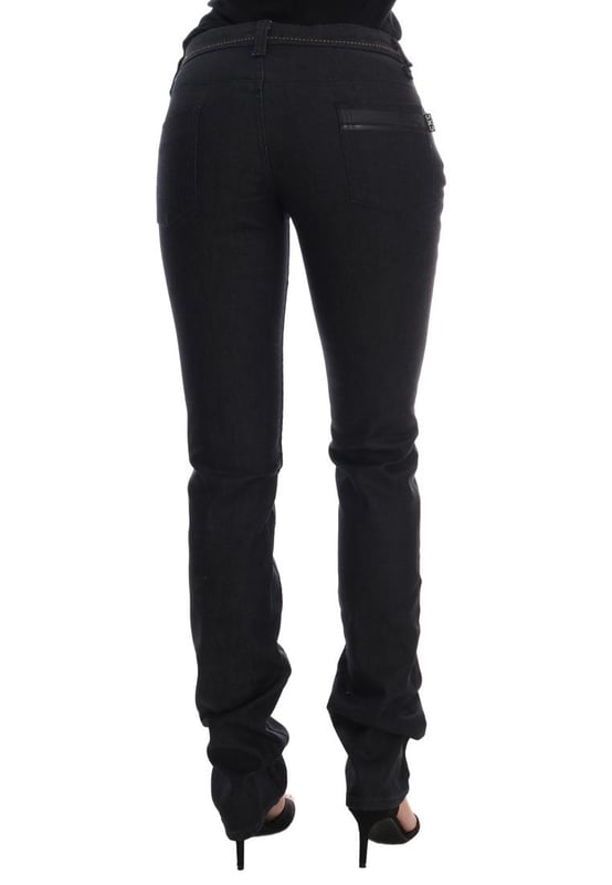 Prachtig gloednieuw met labels  
Super slim fit  
Donkerblauwe kleur  
Gemaakt van 98% katoen en 2% elastaan  
Ritssluiting en knoopsluiting  
Logo details  
Gemaakt in Italië  
Materiaal: 98% Katoen 2% Elastaan