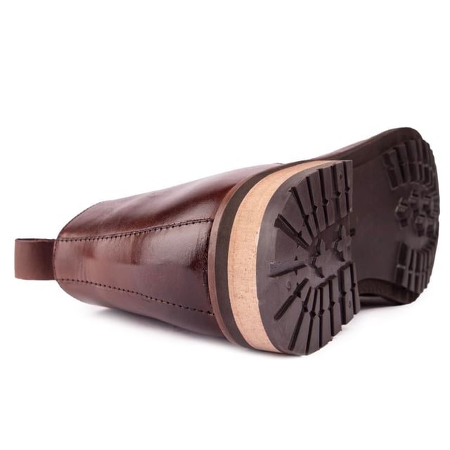 These Sleek Mens Brown Silver Street Ludgate Lace-up Ankle Boots Feature A Dapper Leather Upper, 3-blind-eyelets Lacing And A Cleated Sole For A Firm Grip . These Versatile Chukka Boots Get You Through The Changing Seasons In Style.