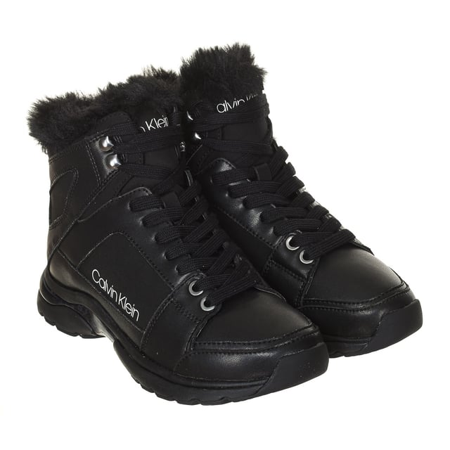 Sneaker abotinada de mujer.
Color Negro
Calzado fabricado piel y textil.
Interior forrado con pelo sintetico.
Máxima transpiración.
Cierre con cordones y trabillas en la parte superior.
Presenta suela antideslizante.
Gracias a su diseño proporciona máximo confort.

Composición:  Exterior: Piel y Textil. Interior: Textil. Suela: Sintético.

Elimina los restos de suciedad con un paño de algodón seco.
Evita la luz directa y las fuentes de calor.
