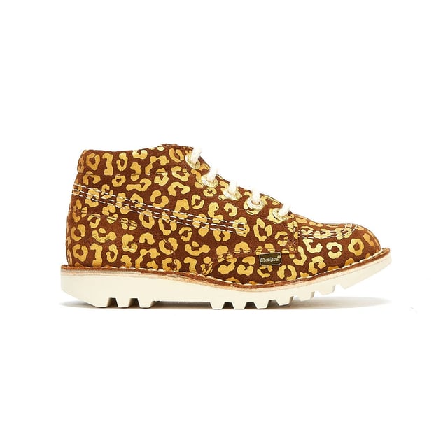 The iconic Kickers silhouette has gone wild with an all-over colourful leopard print and metallic hardware. Keeps active feet secure and comfortable with a cushioned footbed, soft fabric lining, durable rubber sole and anti-odour technology.