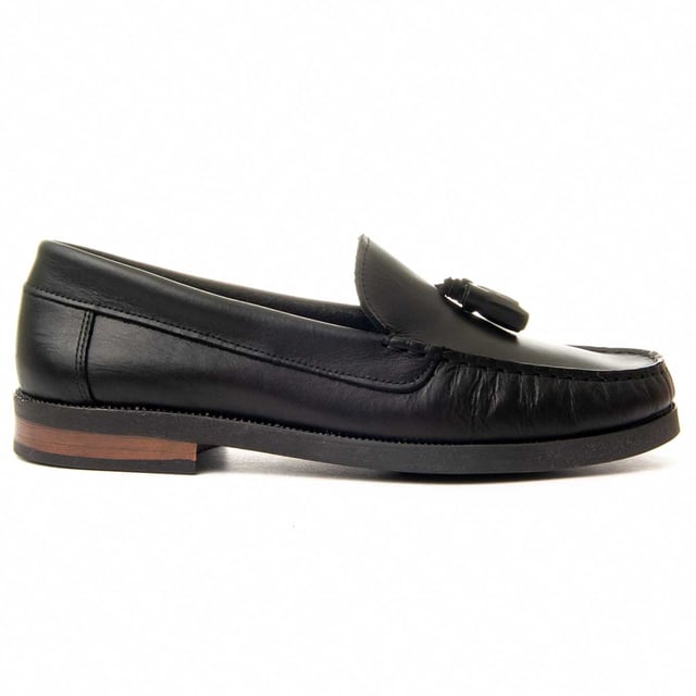 Made in Spain. Purapiel guarantee, 10 years warranty. Casual moccasin for men. Made in 100% natural leather. Top quality materials. Handcrafted stitching. Non-slip rubber sole. Padded insole. Manufactured by other brands for our brand.