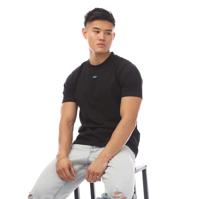 Heren Off White Logo Print T-shirt in zwart.- Geribbelde ronde hals.- Korte mouwen.- Lage schouders.- Logo print op de borst.- 100% katoen.- Ref: OMAA027C991001