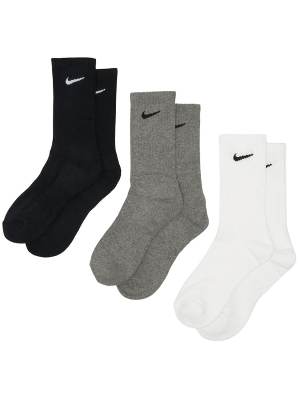 Nike | Calcetines de uso diario para hombre (3 pares) Potencia tu entrenamiento con los calcetines Nike Everyday Lightweight. Los hilos suaves con tecnología absorbente de sudor ayudan a mantener los pies cómodos y secos.