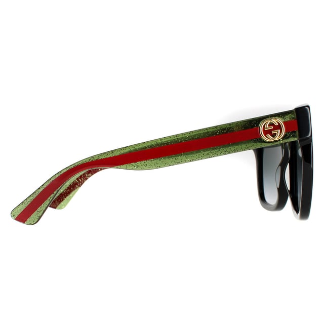 Las gafas de sol Gucci Square para mujer en negro con degradado gris de purpurina verde y roja GG0034SN son una montura glamurosa y sobredimensionada de forma cuadrada. La montura de acetato grueso es ligera y cómoda, con el emblemático logotipo metálico GG de Gucci en cada una de las patillas. Un estilo impresionante que siempre va a la última.