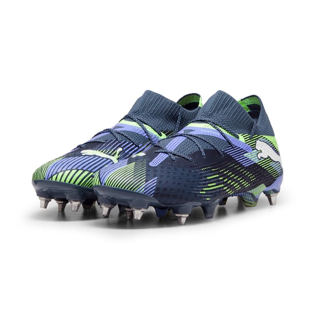 PRODUCTVERHAAL: Spelmakers, sluit je aan bij de FUTURE. Deze schoenen hebben een opnieuw ontworpen bovenwerk dat PWRPRINT en PWRTAPE combineert met extra rekbare brei en zachte dubbele mesh voor een next-generation aanpassende pasvorm. Wanneer je de FUTURE draagt, ben jij de FUTURE. Ga creëren. FUNCTIES EN VOORDELEN: FUZIONFIT360: combineert geavanceerde dubbele mesh, extra rekbare brei, PWRPRINT en 2 lagen PWRTAPE voor een comfortabele, ondersteunende pasvorm en absolute bewegingsvrijheid; PWRTAPE: Gerichte bovenwerkversteviging voor ondersteuning en duurzaamheid; Dynamic Motion System: deze super lichte buitenzool is ontworpen voor bewegingsvrijheid en verbeterde multidirectionele grip dankzij de geavanceerde pinconfiguratie; Het bovenwerk van deze schoen is gemaakt met minstens 20% gerecyclede materialen. DETAILS: FUZIONFIT360 bovenwerk met PWRPRINT en PWRTAPE: voor bewegingsvrijheid en een comfortabele, ondersteunende pasvorm; 3D griptexturen op belangrijke contactzones voor ultieme controle en gevoel; Lichtgewicht uitneembare binnenzool met NanoGrip-technologie voorkomt dat de voet in de schoen glijdt; Micro-geperforeerde hakpadding houdt de hak stevig vast en comfortabel; Dynamic Motion System buitenzool met een combinatie van bladed en conische schroefstiften; Speel met of zonder veters; Regular tot brede pasvorm; MxSG: Mixed/Soft Ground buitenzool. Geschikt voor gebruik op zachte natuurlijke oppervlakken.