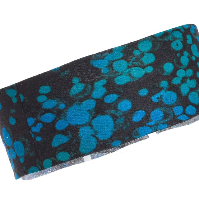 Buff headband.
 Printed black color
 Versatile and adaptable to all your needs.
 Extreme comfort, UV technology, unique design.
 Comfortable and attractive winter headband, ideal for cold days and environments.
 Eco spirit, BUFF design for sports or everyday life.

 Composition: 100% Polyester.

 Measurements: 9 x 25 cm.

 Washing machine maximum temperature 40º
 Do not use bleach.
 Do not use iron.
 Measures: 9x25cm.
 Composition: 100% polyester.
 Care:
Washing machine maximum temperature 40º
 Do not use bleach.
 Do not use iron.