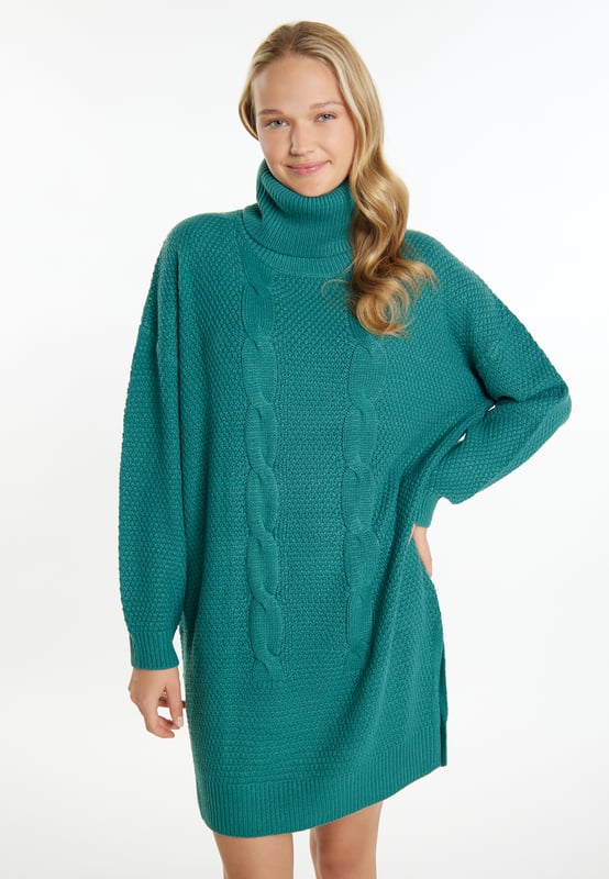 Perfect Match: Auf diesem Strickkleid von myMo treffen sich Gitterstrick und Zopfmuster und vereinen sich zu einem harmonischen Miteinander. Gefertigt aus einem kuschelig-weichen Garn, lässt sich das locker geschnittene Modell mit überschnittenen Schultern und kleinen Seitenschlitzen vielseitig kombinieren. Der gerippte opulente Rollkragen vollendet das stimmige Design ebenso wie die abschließenden Rippstrickbündchen an den Ärmeln.  Strickkleid