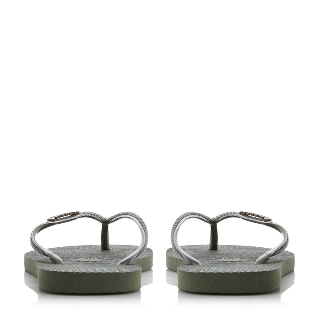 Make a splash with this eyecatching metallic logo flip flop. It features a toe post strap, metallic logo detail and easy grip sole.
