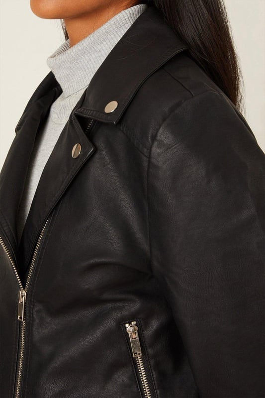 Meet layers you'll love. Whatever the weather, we've got the jacket & coats for you. From iconic coats to puffers and wool look coats, our new-in styles have you covered for every season. Think faux fur, shackets, sleeveless gilets and more. With DP it's never been easier to make a style statement. Style: Petite Faux Leather Biker Jacket.  Ideal for: Daywear.  Model wears size UK 10 and is 5' 3" tall.