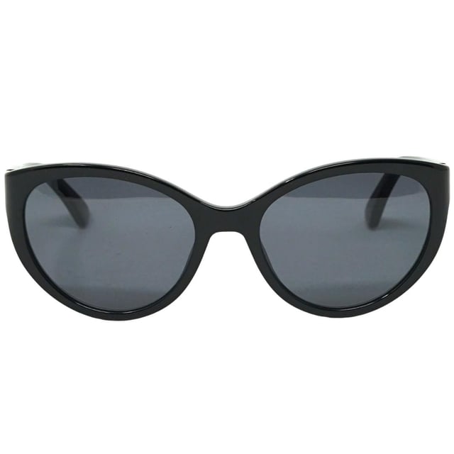 Gafas de sol Moschino MOS065 807 IR 807 negras. Estas gafas de sol negras vienen con un ancho de puente nasal de 19 mm, un ancho de lente de 55 mm y una longitud de patilla de 140 mm. También incluyen un estuche para gafas de sol de la marca, un paño de limpieza e instrucciones de cuidado. Las gafas de sol brindan protección total contra la luz solar UVA y UVB y cumplen con la norma británica EN 1836:2005. Perfectas para el clima de verano, estas gafas de sol son elegantes y prácticas. Gafas de sol negras, ancho del puente de la nariz = 19 mm, ancho de la lente = 55 mm, longitud del brazo = 140 mm. Incluye estuche para gafas de sol de marca y paño de limpieza. Gafas de sol, estuche para gafas de sol, paño de limpieza e instrucciones de cuidado, todo incluido, 100 % de protección contra la luz solar UVA y UVB y cumple con la norma británica EN 1836:2005. Moschino MOS065/S 807 IR 807 Gafas de sol