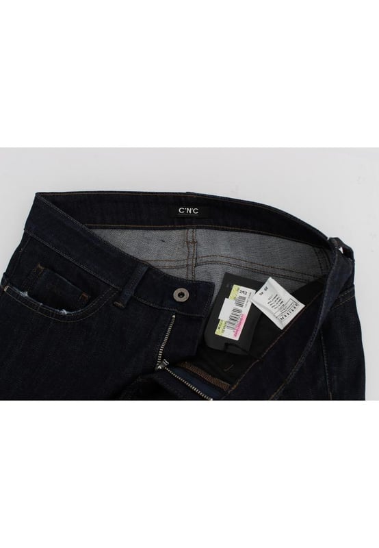 Merk: Costume National CNC
  Pasvorm: Slim fit skinny
  Kleur: Blauw
  Materiaal: 97% Katoen 3% Elastaan
  Gulp: Gulp met rits
  Zakken: Twee voor
  en twee achterzakken
  Details: Logo details
  Herkomst: Gemaakt in Italie