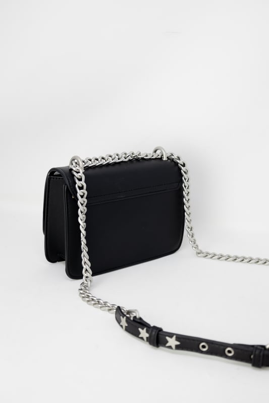 Marca: Replay  
Género: Mujeres  
Tipo: Bolsos  
Temporada: Otoño/Invierno  
Color: Negro  
Patrón: Liso  
Cierre: Clip  
Tamaño (cm): 14x20x7  
Detalles: Bolsos de hombro  
Composición: 100% poliuretano  
Lavado: Lavable a máquina a 30°  
Material: poliuretano  
