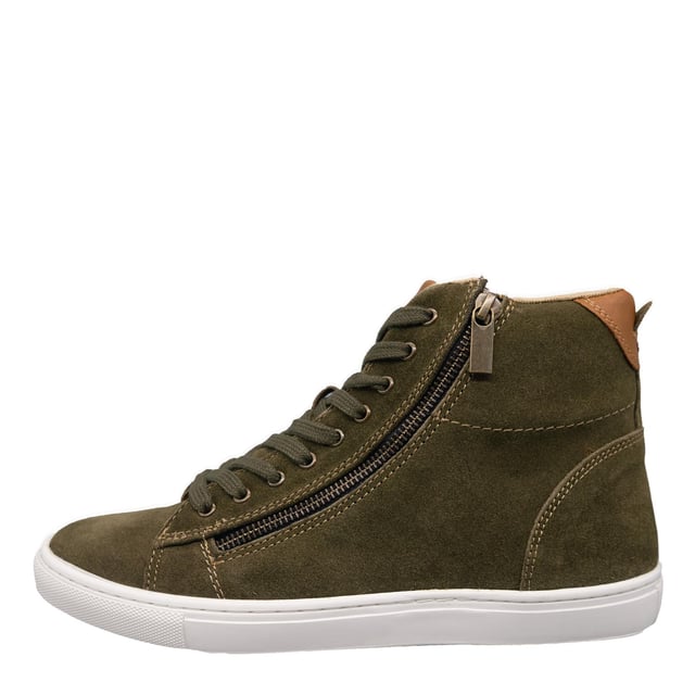 Level up your everyday trainer collection with the Ilford High Top Trainers, featuring soft suede leather uppers and a classic lace up design. Complete with a zip fastening for a trend-led feel and easy to wear style.