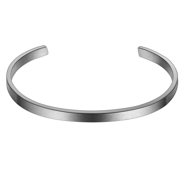 Bangles were already popular with men in ancient times and today bracelets still give your look the finishing touch - like this minimalist model "Slim Line" from the True Rebels label. Made of durable stainless steel, the narrow cuff is finished with a matt finish made of titanium "gunmetal" and impresses modern men with its water and scratch resistance. Practical: With light pressure you can flexibly adjust the bangle to your wrist, without any cumbersome closure. The versatile everyday piece not only completes any leisure outfit, but also adds stylish accents to a suit.