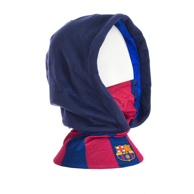 Capucha y braga de cuello con protección completa en días de frío.
Diseño: Fútbol Club Barcelona.
Complemento ideal para esquiar o practicar snowboard, el Hoodie BUFF cuenta con un tubular de microfibra elástico y con protección solar y una capucha de forro polar.
Doble capa en tubular.
 Medidas: Gorro y cuello: (Largo): 54cm Cuello (Ancho x largo): 22 x 23 cm
 Composición: 100% Poliéster
 Cuidados:
Lavar máximo a 40º. 
No usar lejía.
No permite planchado.
No lavar en seco.
No permite el uso de secadoras.