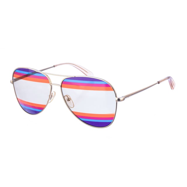 Gafas de sol con montura metálica.
Forma ovalada, estilo aviador.
Detalle de franjas multicolor en la parte superior de la lente.
Patillas metálicas a tono, con el nombre de la firma grabado, y acabadas en acetato.
100% Protección UV.
Cristales antirreflejo.
Incluye: Todos nuestros productos se envían en el interior de su estuche original.
 Medidas: Medidas  Alto lente: 52 mm. Ancho lente: 60 mm. Puente: 13 mm. Patillas: 140 mm.
 Composición: Metal
 Cuidados:
Limpiar las gafas con agua y jabón.
- No utilice paños sucios o abrasivos, que puedan alterar las características de los filtros.
- Utilice solo accesorios y repuestos originales.