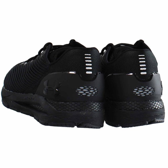 Under Armour Hovr Sonic 4 Black Mens Running Trainers Se conecta a UA MAPMYRUN ™: pistas y analiza sus métricas en ejecución para ayudarlo a hacerle un mejor corredor
La tecnología UA Hovr ™ proporciona 'sensación de gravedad cero' para mantener el retorno de energía que ayuda a eliminar el impacto
Caucho soplado debajo del antepié y goma de alta abrasión debajo del talón para ayudar a absorber el contacto con el suelo
Las zapatillas de correr Hovr 4 4 en esta color de color negro han sido obvio para corredores a los corredores que les gusta la distancia pero que quieren más flexibilidad. Y ahora, con el entrenamiento de forma en tiempo real de UA Mapmyrun ™, el UA Hovr ™ Sonic 4 también te ayuda a convertirte en un mejor corredor.