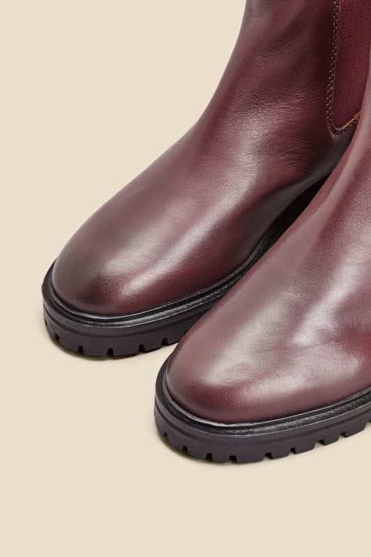 Complete every outfit
Wear-forever Chelsea boot style
Chunky sole for an on-trend look
Zip back fastening
Style with leggings and an oversized knit for weekend chic
Add edge to feminine dresses