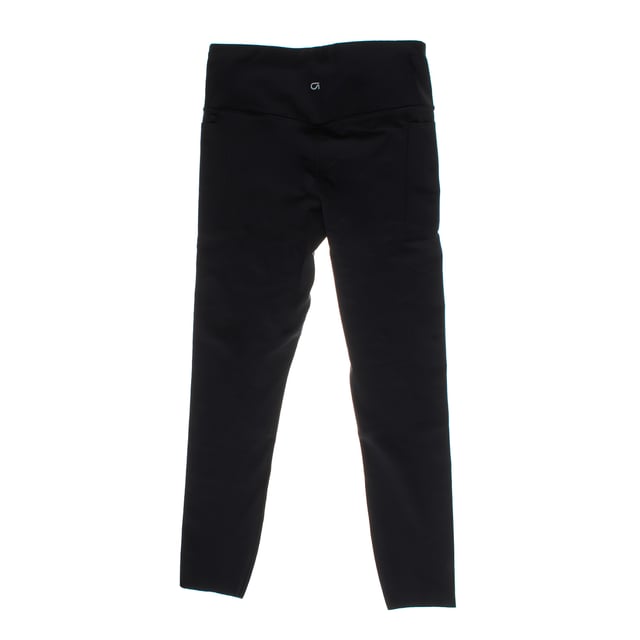 Leggins para mujer de cintura alta, diseñados para ofrecer un ajuste ceñido y cómodo que se adapta perfectamente al cuerpo. 

Confeccionados en un tejido elástico y suave, brindan libertad de movimiento, lo que los convierte en una opción ideal tanto para actividades deportivas como para el uso casual. 

La cintura ancha y alta proporciona soporte adicional en la zona abdominal, ofreciendo un ajuste seguro y favorecedor. 

Estos leggins son perfectos para el gimnasio, yoga o simplemente para un día de relax, combinando comodidad y estilo.
 Composición: 79% Poliéster, 21% Elastano
 Cuidados:
- Lavar a máquina con agua fría.
- Utilizar colores similares en el lavado.
- Evitar el uso de blanqueadores.
- Secar a baja temperatura en secadora.
- No planchar.
- No lavar en seco.