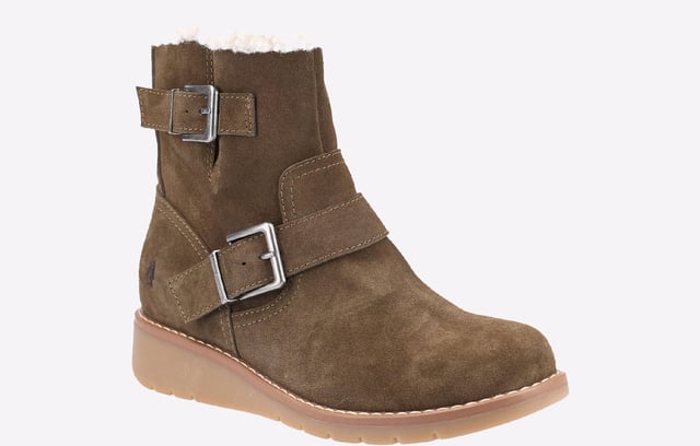 The Lexie Boot; crafted with Worry Free Water Resistant real suede upper with a soft shearling topline enables this to combine trendy and comfort all into one. Its double branded buckle strap detail adds to its chic style.
- Worry Free Water Resistant Real Suede Upper
- Super Warm Shearling Lining
- Cushion Comfort Memory Foam Leather Insole
- Flexible yet Hardwearing TPR Wedge Sole
- Shaft circumference: 28cm