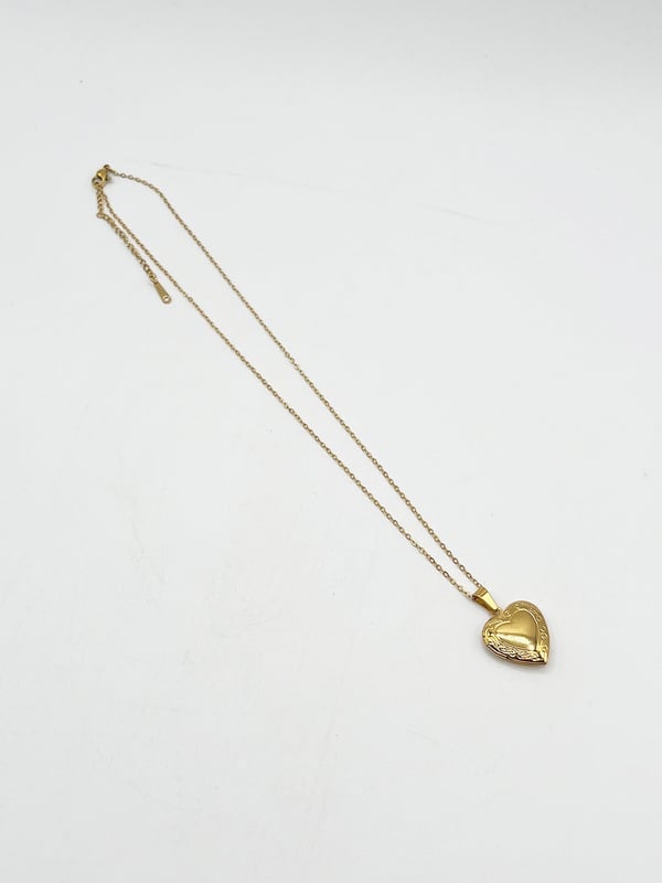Large Heart Locket Necklace in Gold. Size: Length: 42+5cm, 20mm pendant Stainless steel