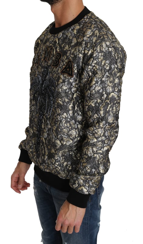 Dolce \u0026 Gabbana Jacquard Palm Tree Crewneck-tröja\n  100% äkta och helt ny med taggar\n  Pullover med crewneck-design\n  Flerfärgad palett med nyanser av grått och guld\n  SAMBA Jacquard Palm Tree-motiv\n  Logotypdetaljer\n  Tillverkad i Italien\n  Hantverk av hög kvalitet\n  Materialets sammansättning: 54% Polyester 17% Silke 17% Nylon 12% Metallfiber\n  Finns i märkesstorlek IT46 / US36 (passar storlek S)\n  Perfekt komplement till alla garderober\nMaterial: 54% Polyester 17% Silke 17% Nylon 12% Metallfiber