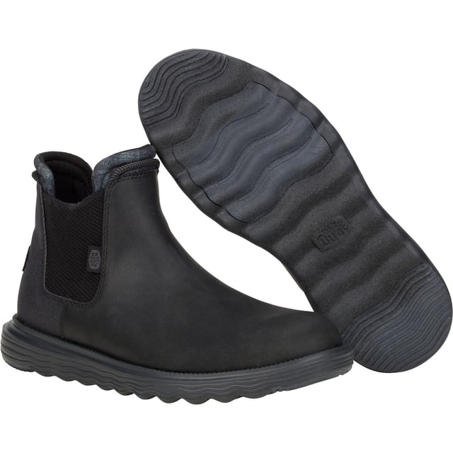A classy boot for a classy dude. Branson Classic is in it to win it this season with a faux leather water repellent upper, lightweight flex outsole and rubber pods for added traction. Slip into classic HEYDUDE comfort and style.
