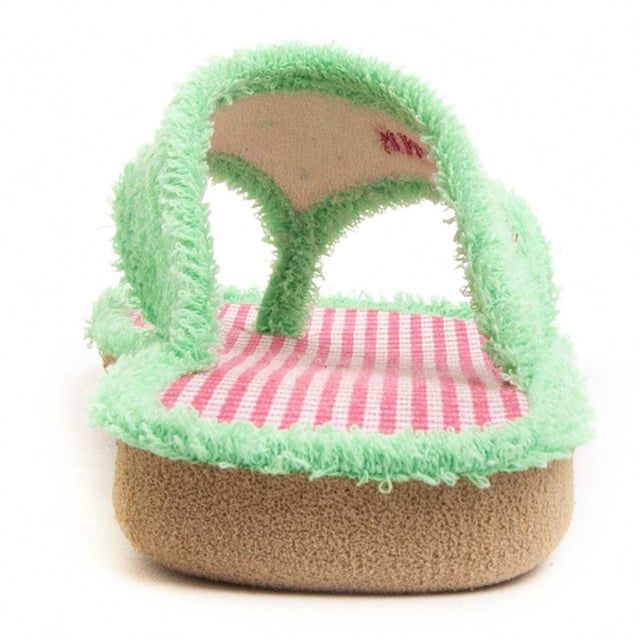 Hechas en España. Chancla confortable para mujer. Fabricada en los mejores materiales. Suela antideslizante. Cosido reforzado. Plantilla acolchada. Baja huella de carbono.