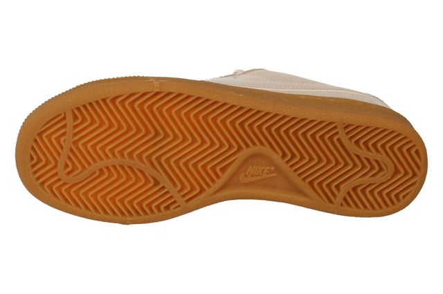 The Nike Court Royale Suede Trainers for ladies are crafted with a soft suede upper and low-profile cushioning for comfortable wear with each step. The herringbone pattern outsole offers durability and grip, so you can step confidently.
Nike Womens Court Royale Suede Trainers 916795 - Silt Red Silt Red 600
