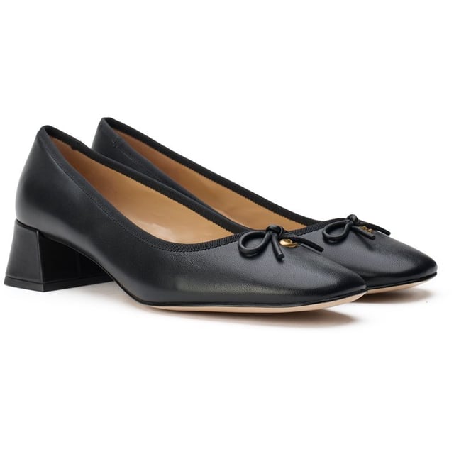 Show Up In Style, With These Ava Heeled Ballerina Pumps From Coach, Merging Traditional Design With Contemporary Sophistication And Classy Chic. This Distinguished Staple Is Made From High-quality Materials And Paired With A Slim Rubber Outsole And A Sturdy 4cm Block Heel For Grip And Height While Preserving A Vogue Appearance. Fully Lined And Adorned With A Decorative Bow, These Fabulous Shoes Have An Elegantly Shaped Silhouette.