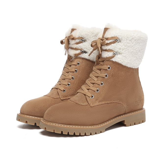 ¡Prepárate para el clima frío con estilo! Las botas Sittella Fashion Chunky cuentan con un interior de lana suave con un exterior de cuero y suela de esponja de goma. Con un cuello de lana en el tobillo y un diseño con cordones, estas botas estilo Marten son perfectas para el uso diario. Descripción: Parte superior de gamuza Cálido forro de lana de piel de oveja Suave Plantilla de lana de oveja Suela de goma Tecnologías: Water & Parte superior resistente a las manchas Suela exterior antideslizante