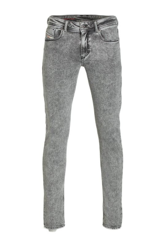 GBDeze skinny fit jeans voor heren van Diesel is gemaakt van stretchdenim. Dit 5-pocket model heeft een rits- en knoopsluiting.details van deze jeans:stijlnaam: Sleenker5-pocket