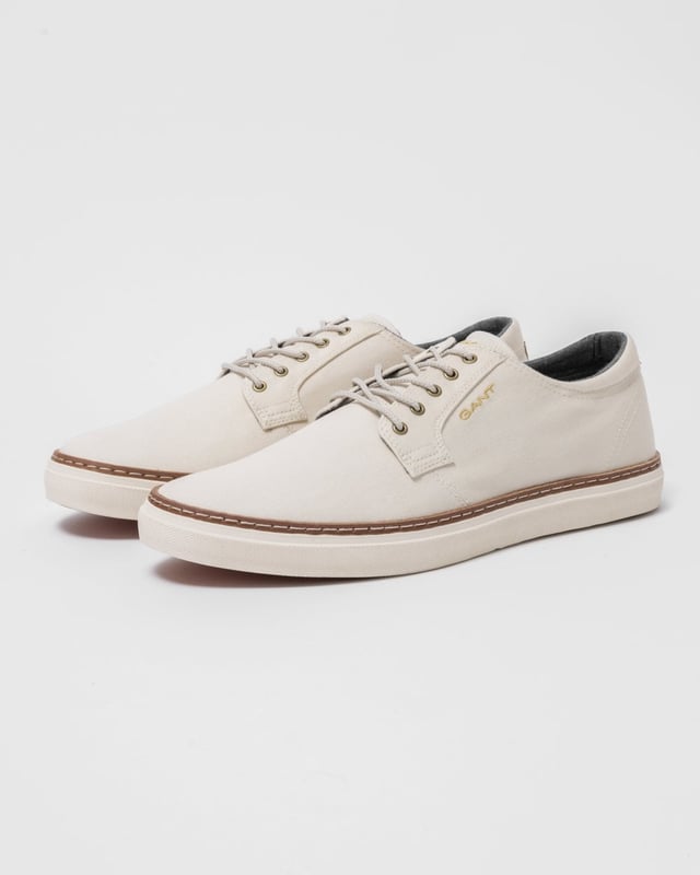 An elevated basic, the Prepville Sneakers is a brogue-inspired casual sneaker designed in silky suede. Clean, casual, and polished, these trainers are perfect for pairing with jeans, shorts, and chinos.
Cow suede upperRubber soleRecycled textile liningRecycled recovery foam insole 
28638802