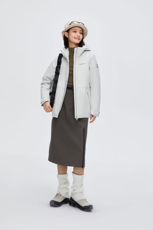 The luxurious 700+ fill goose down provides ultra-light warmth, while innovative volcanic rock technology controls heat and moisture, complemented by stretch, windproof, and water-repellent fabric for durable, cold-weather comfort.

LUXURIOUS 700+ FILL GOOSE DOWN:;Ultra-light insulation of exceptional quality and warmth.

INNOVATIVE HEAT AND MOISTURE CONTROL 3.0: Uses volcanic rock heat storage technology for extra warmth while staying dry.

STRETCH HIGH-DENSITY FABRIC: Windproof and water-repellent, thickened for enhanced durability, and comfortable for cold weather protection.

WINDPROOF FABRIC: Combines texture and warmth.
