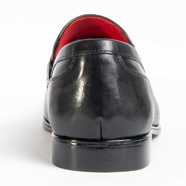 Purapiel, 10 years warranty. Classic moccasin for men. Made in 100% natural leather, Chrome VI free. High quality materials. Stitched leather sole. Padded insole. Manufactured by other brands for our brand.