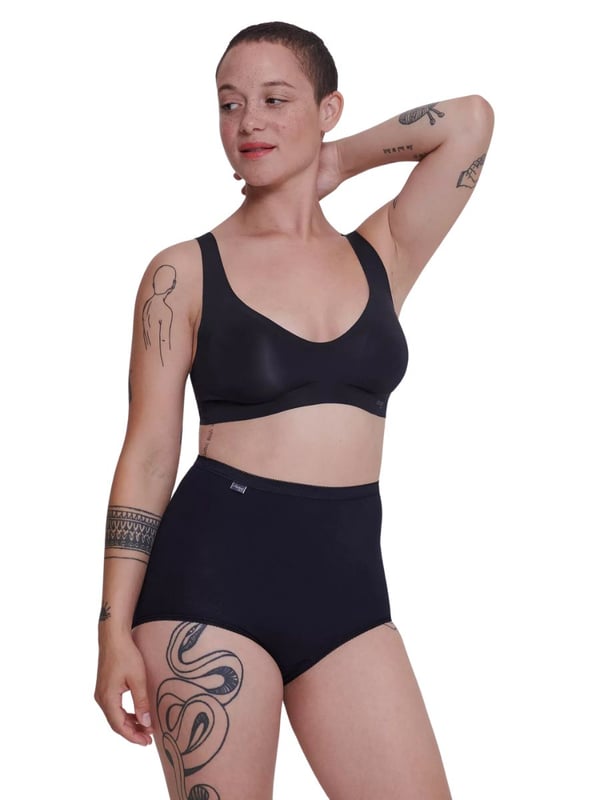Maxi Slip für Frauen im praktischen 4er Pack von der Marke Sloggi. Einfarbige Shorts mit kleiner Spitze am Bund und Beinabschluss. Hoher Tragekomfort und perfekte Passform.