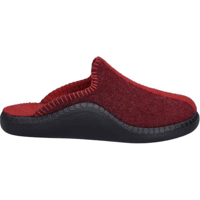Entdecke den Monaco Damen 62 von JOSEF SEIBEL, einen Hausschuh, der Gemütlichkeit und Tradition in einem atemberaubenden bordeaux-kombi präsentiert. Dieser Schuh für Damen ist die perfekte Wahl für die Momente der Entspannung zu Hause, während der Herbstsaison. Gefertigt in der bewährten Direktbesohlungsmethode, bei der die schwarze PU-Sohle direkt in die Sohlenform eingespritzt wird und sich nahtlos mit dem aus Filz gefertigten Oberteil verbindet, bietet dieser Schuh eine unübertroffene Weichheit, Flexibilität und Leichtigkeit. Das Ergebnis ist ein Hausschuh, der sich durch seine Polyurethan-Sohle auszeichnet, welche für ihre ausgezeichneten Dämpfeigenschaften bekannt ist und dabei wesentlich leichter als Gummi ist. Der Monaco Damen 62 ist Teil der Relax-Kollektion von JOSEF SEIBEL, die für ihre Passformgarantie und erstklassige Qualität steht. Mit diesem Schuh erlebst du unvergleichlichen Tragekomfort, der dich durch alle Tätigkeiten im Indoor-Bereich begleitet, sei es beim Entspannen nach einem langen Tag oder beim Genießen der Freizeit mit Familie und Freunden. JOSEF SEIBEL setzt mit diesem Modell auf Slow Fashion, um eine nachhaltige Alternative in der schnelllebigen Modebranche zu bieten. Durch die Direktbesohlung und die hochwertigen Materialien ist der Monaco Damen 62 ein Paradebeispiel für langlebige Schuhe, die sowohl für den Hersteller als auch für den Träger von Bedeutung sind. Mit seinem einzigartigen bordeaux-kombi Farbton und der gemütlichen Ausstattung ist dieser Hausschuh ein Muss für jede Dame, die Wert auf Qualität, Komfort und Nachhaltigkeit legt.