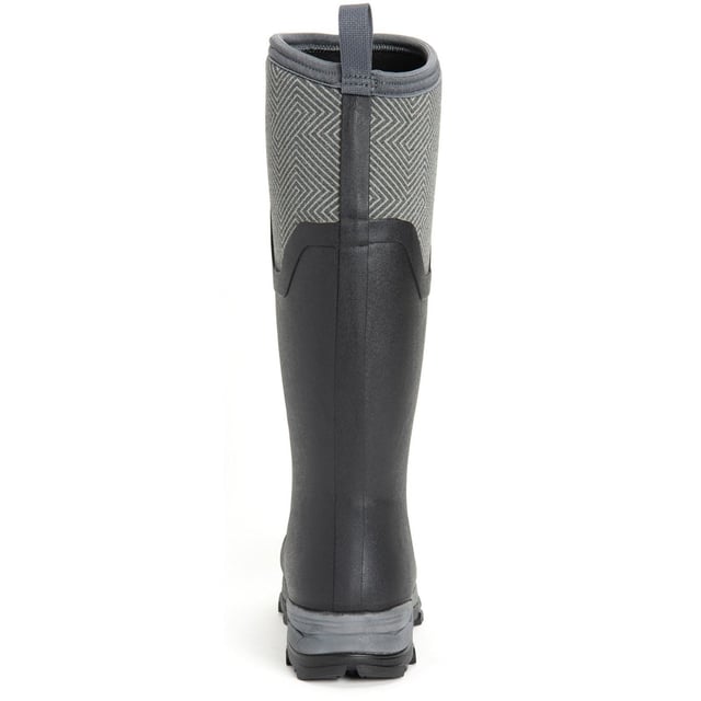 Featuring an 8mm neoprene bootie with fleece lining wrapped in layers of soft rubber so your feet will stay warm and dry in the most extreme conditions.