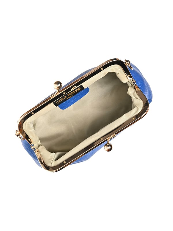 Clutch Bag
100% cow leather
Top clasp closure
16.5x21x4.5 cm 
Metal shoulderstrap 120cm