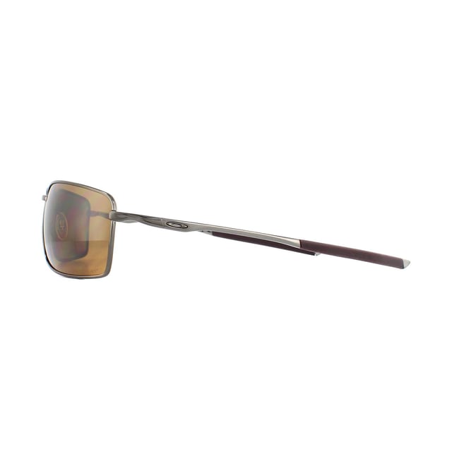 Oakley Sunglasses Square Wire OO4075-14 Tungsten Prizm Tungston Polarized are a superb lightweight metal C-5 alloy frame suitable for medium to large faces with all the hallmarks of the comfort and durability that Oakley always gives its sunglasses. The secure 3-point fit is given more grip with the Unobtanium ear stems as well as a perfectly designed optical alignment in the plutonite lenses for amazingly clear views and optimized peripheral vision and side protection.