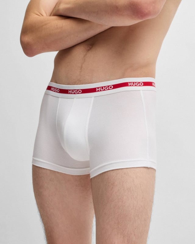 Three pairs of logo-waistband trunks by HUGO. Each regular-rise pair is crafted for maximum comfort in super-soft stretch jersey.

Packaging: Box
Exposed waistband
Regular rise

95% Cotton, 5% Elastane, Waistband: 58% Polyamide, 29% Polyester, 13% Elastane
50492375