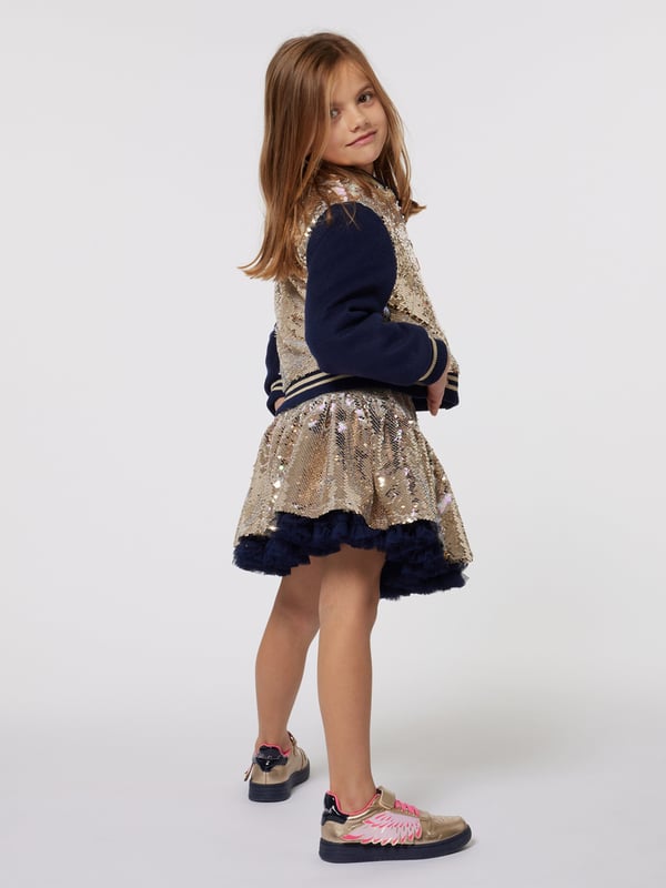 Billieblush apply a mischievous and quirky sensibility to their aesthetic portraits. This girls golden short jacket is a captivating piece to adore. It showcases vibrant sequins all over with long sleeves in wool and striped rib details. Complete with an elegant zip closure on the front, she will be obsessed.‚ 100% Polyester