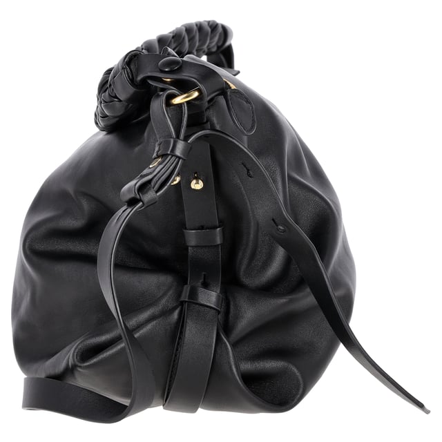 VINTAGE, RRP WIE NEU  
Ausstrahlung zeitloser Eleganz, diese Miu Miu Schultertasche ist aus schwarzem Leder mit goldenen Beschlägen gefertigt. Ihr charakteristischer geflochtener Tragegurt und das Miu Miu-Logo auf der Vorderseite machen sie zu einem eleganten und raffinierten Accessoire für jeden Anlass.

mit Staubbeutel

Miu Miu Logo Schultertasche aus schwarzem Leder  
Zustand: Ausgezeichnet  
Tragespuren: Kein Verkaufsetikett, Keine sichtbaren Gebrauchsspuren.  
Verpackung: Staubbeutel  
Farbe: schwarz  
Material: Leder  
Größe: Einheitsgröße  
Maße: Breite: 130; Höhe: 280; Länge: 350; Henkelhöhe: 160; Gurtlänge: 600  
SKU: NAPPUGBBA372667W